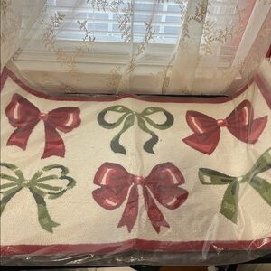 Bows hooked scatter rug 27” x 45”